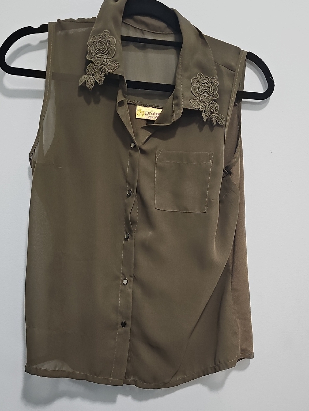 Women's Nwot Vera Wang Olive Green Sleeveless Button-Front Top Size Medium